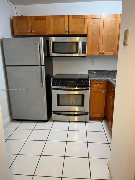 Recently Rented: $1,700 (1 beds, 1 baths, 826 Square Feet)