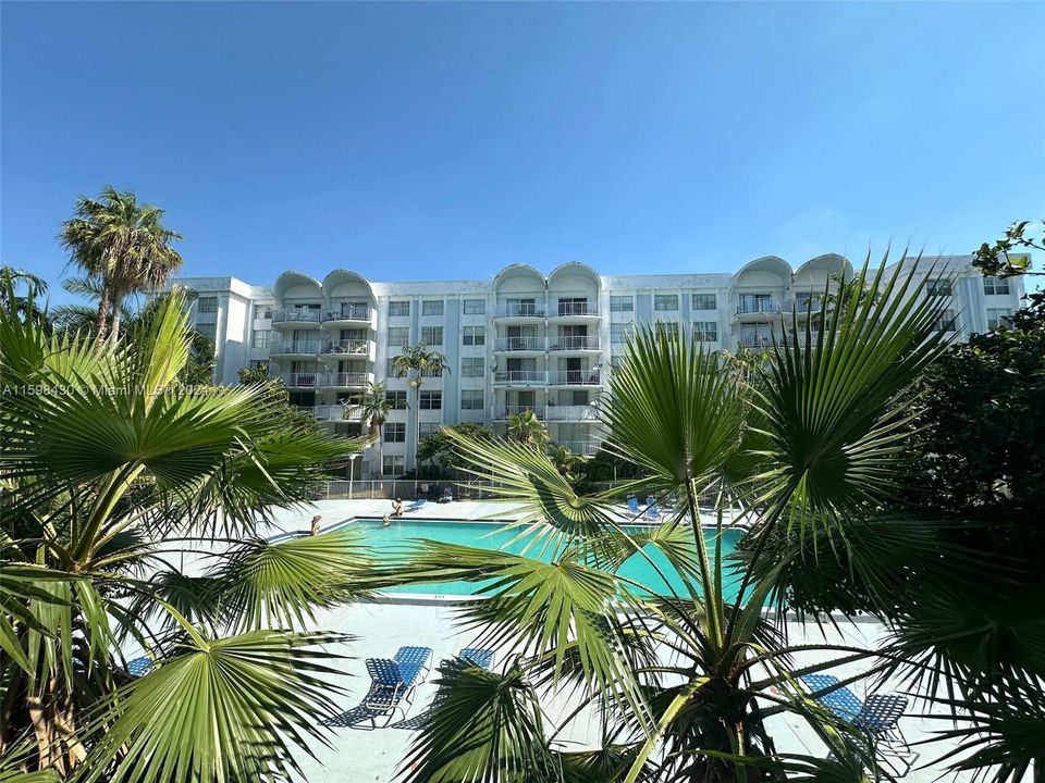 Recently Rented: $1,700 (1 beds, 1 baths, 826 Square Feet)