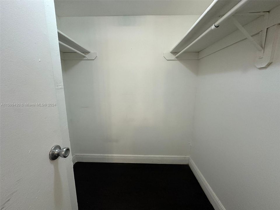 Recently Rented: $1,700 (1 beds, 1 baths, 826 Square Feet)