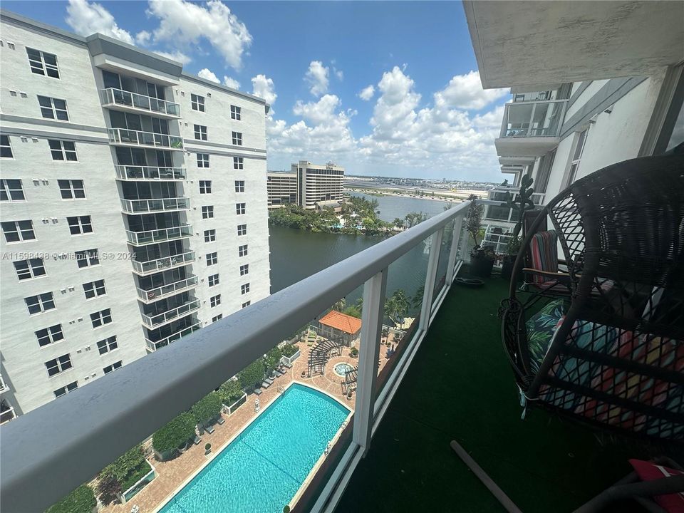 Active With Contract: $2,150 (1 beds, 1 baths, 685 Square Feet)