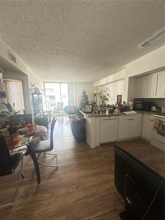 Recently Rented: $2,150 (1 beds, 1 baths, 685 Square Feet)