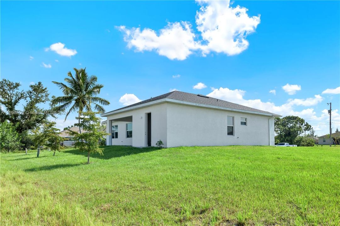 For Sale: $450,000 (3 beds, 3 baths, 1889 Square Feet)