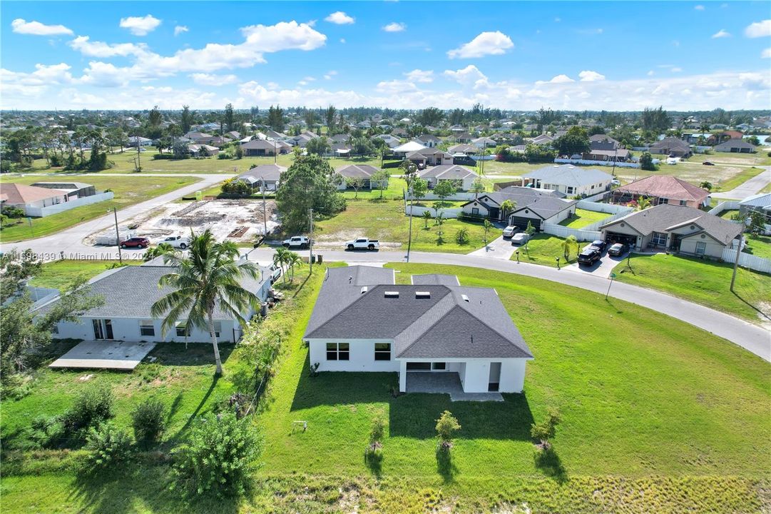 For Sale: $450,000 (3 beds, 3 baths, 1889 Square Feet)