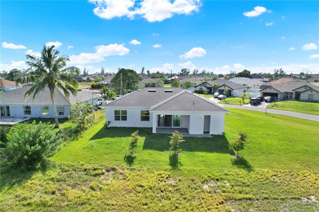 For Sale: $450,000 (3 beds, 3 baths, 1889 Square Feet)