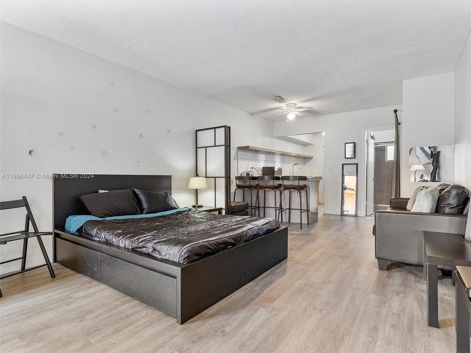 For Sale: $225,000 (1 beds, 1 baths, 440 Square Feet)