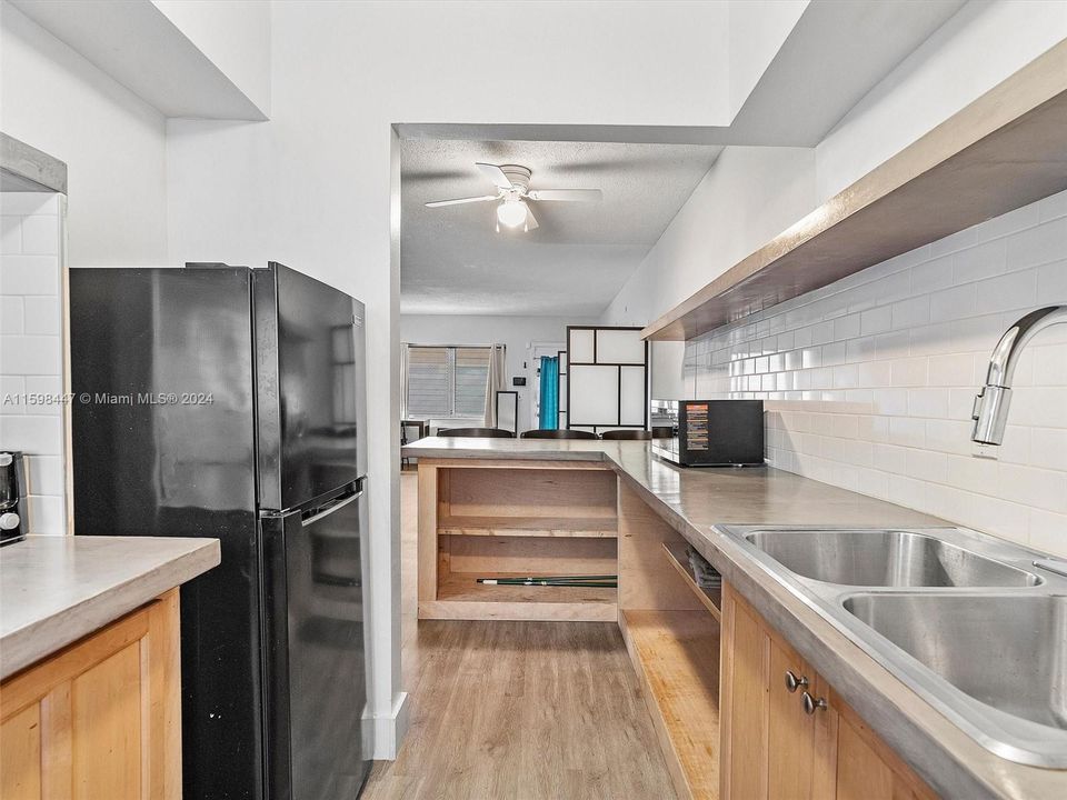 For Sale: $225,000 (1 beds, 1 baths, 440 Square Feet)