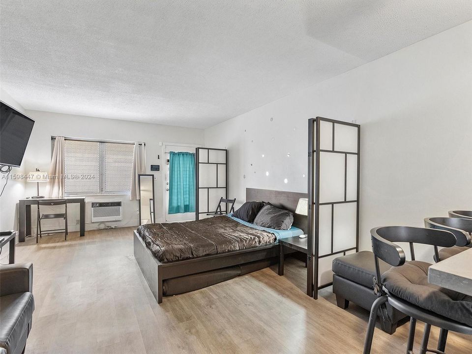 For Sale: $225,000 (1 beds, 1 baths, 440 Square Feet)