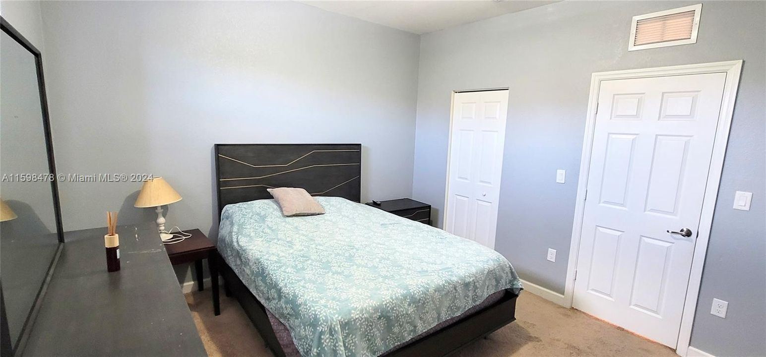 Active With Contract: $2,550 (2 beds, 2 baths, 1422 Square Feet)