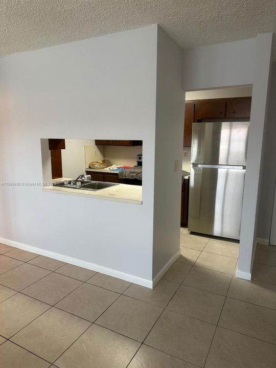 Active With Contract: $1,850 (1 beds, 1 baths, 893 Square Feet)