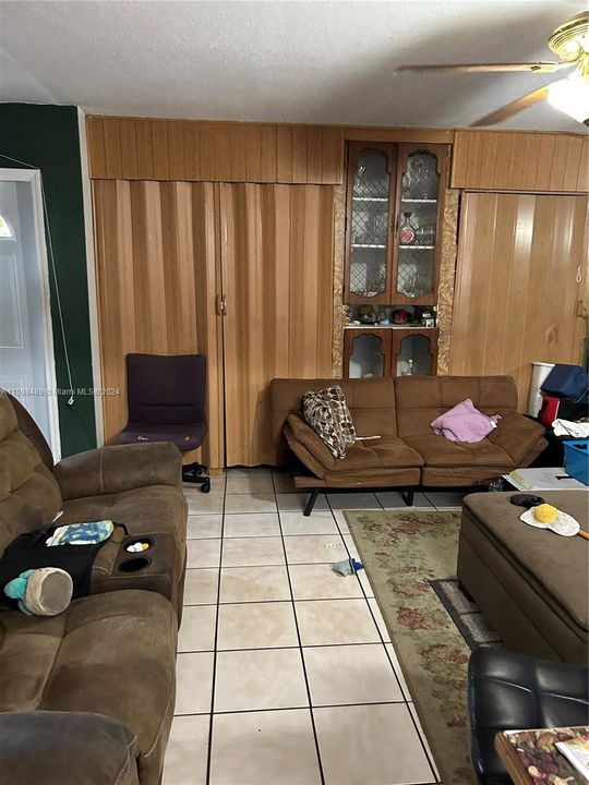 Recently Sold: $459,000 (3 beds, 2 baths, 1378 Square Feet)