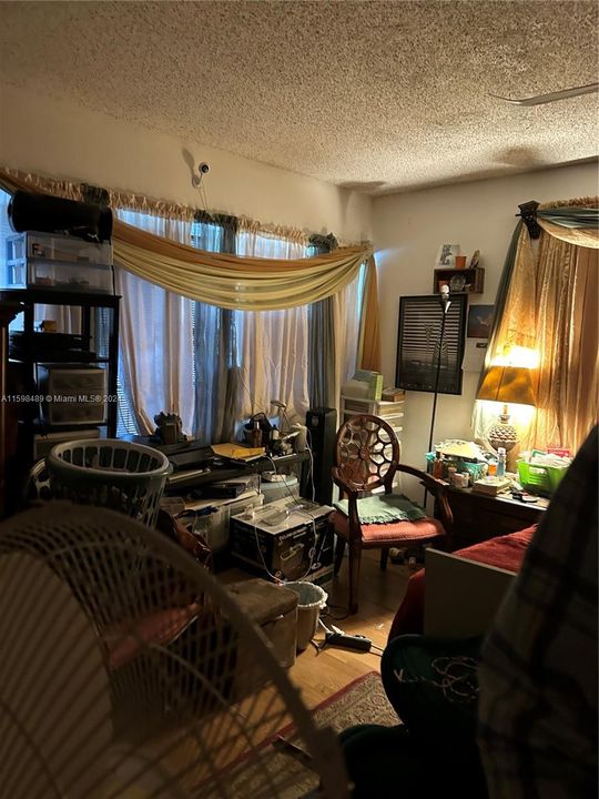 Recently Sold: $459,000 (3 beds, 2 baths, 1378 Square Feet)