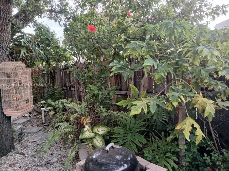 Recently Sold: $459,000 (3 beds, 2 baths, 1378 Square Feet)