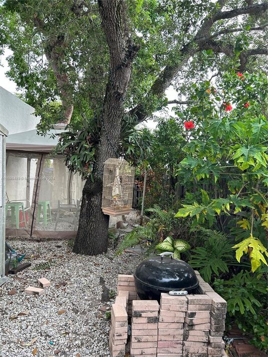 Recently Sold: $459,000 (3 beds, 2 baths, 1378 Square Feet)