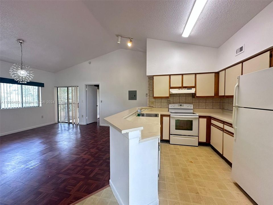 For Rent: $2,200 (2 beds, 2 baths, 858 Square Feet)