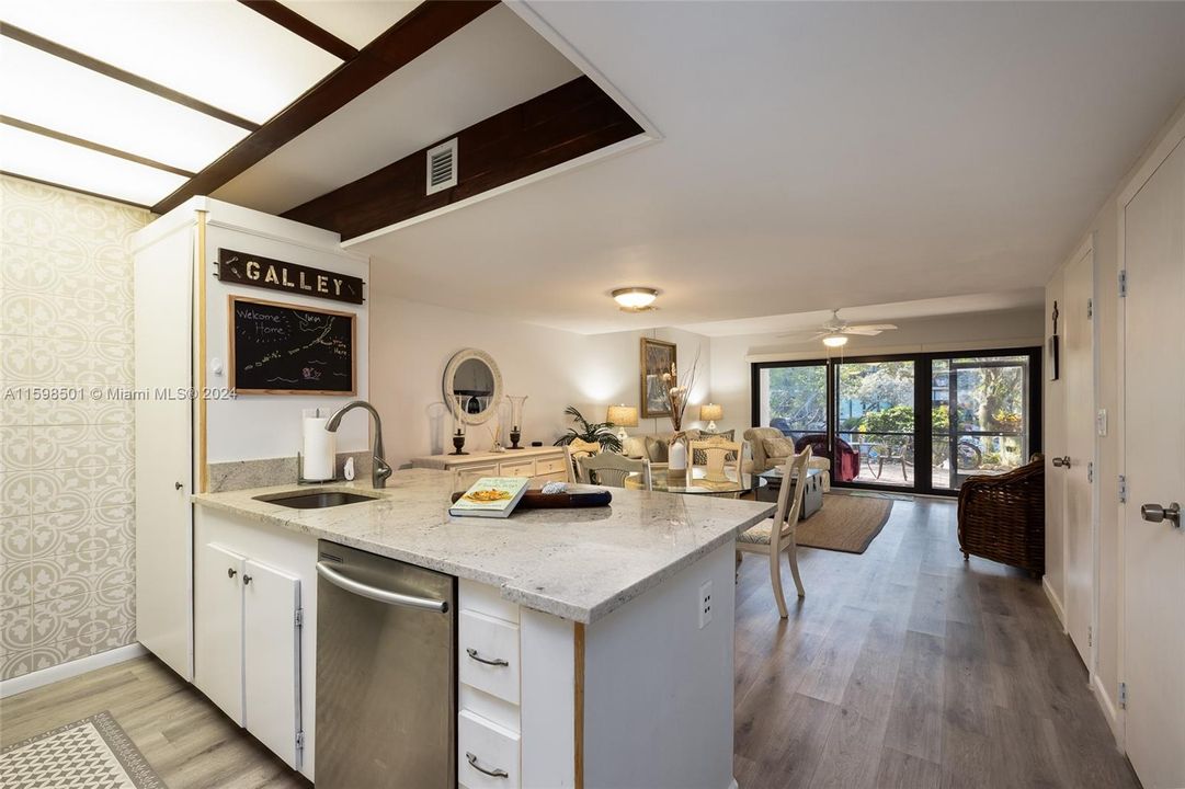 For Sale: $825,000 (2 beds, 1 baths, 1056 Square Feet)