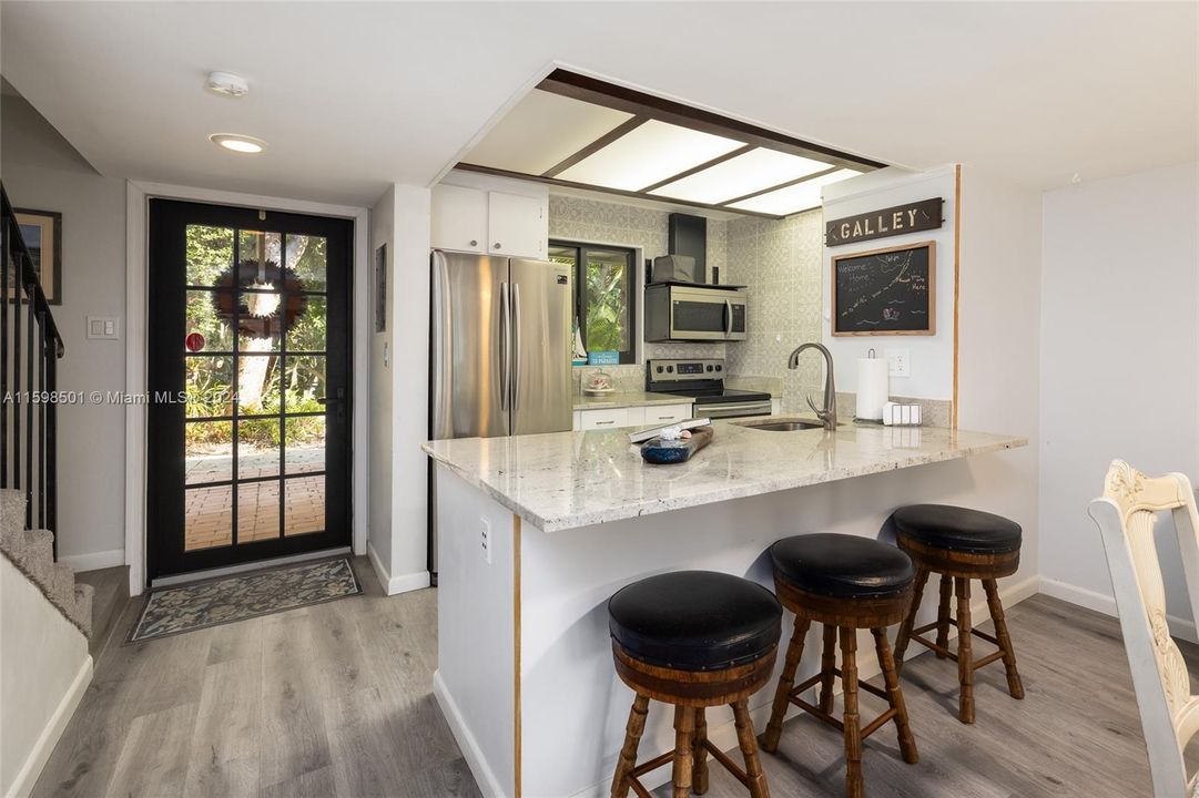 For Sale: $825,000 (2 beds, 1 baths, 1056 Square Feet)