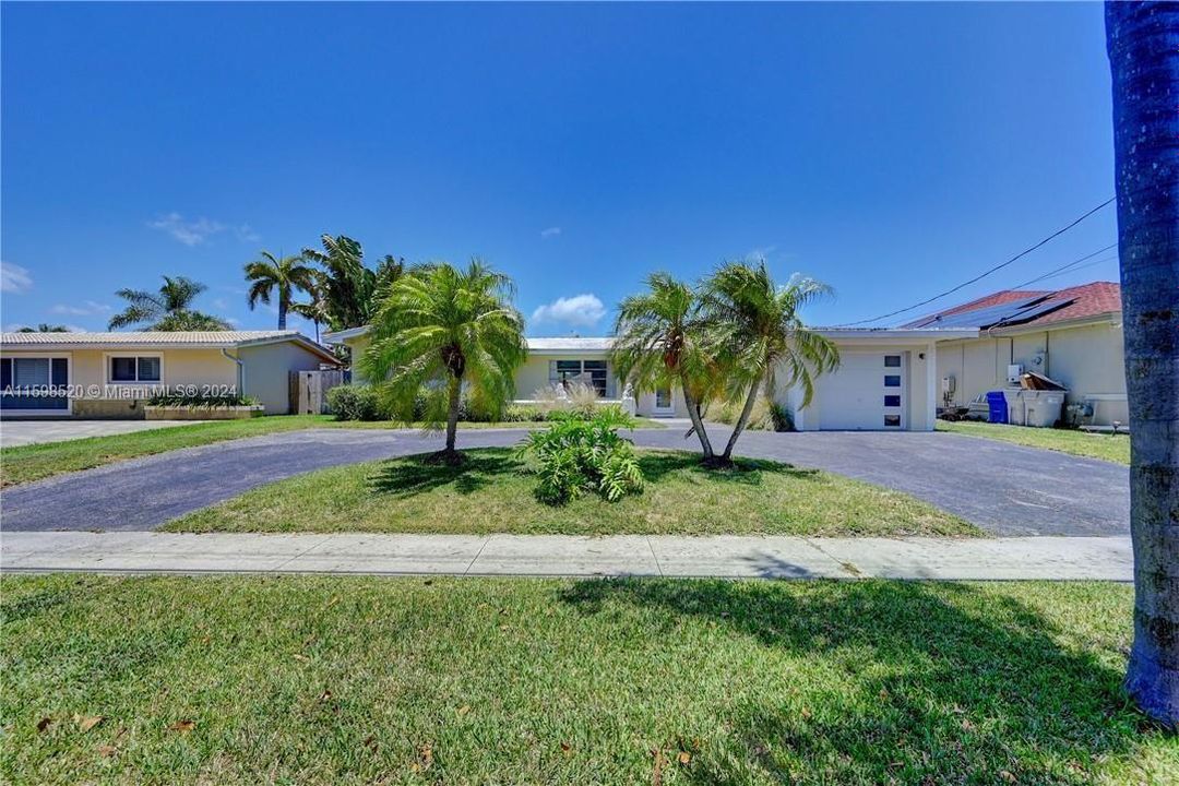 For Sale: $1,149,000 (3 beds, 2 baths, 1470 Square Feet)