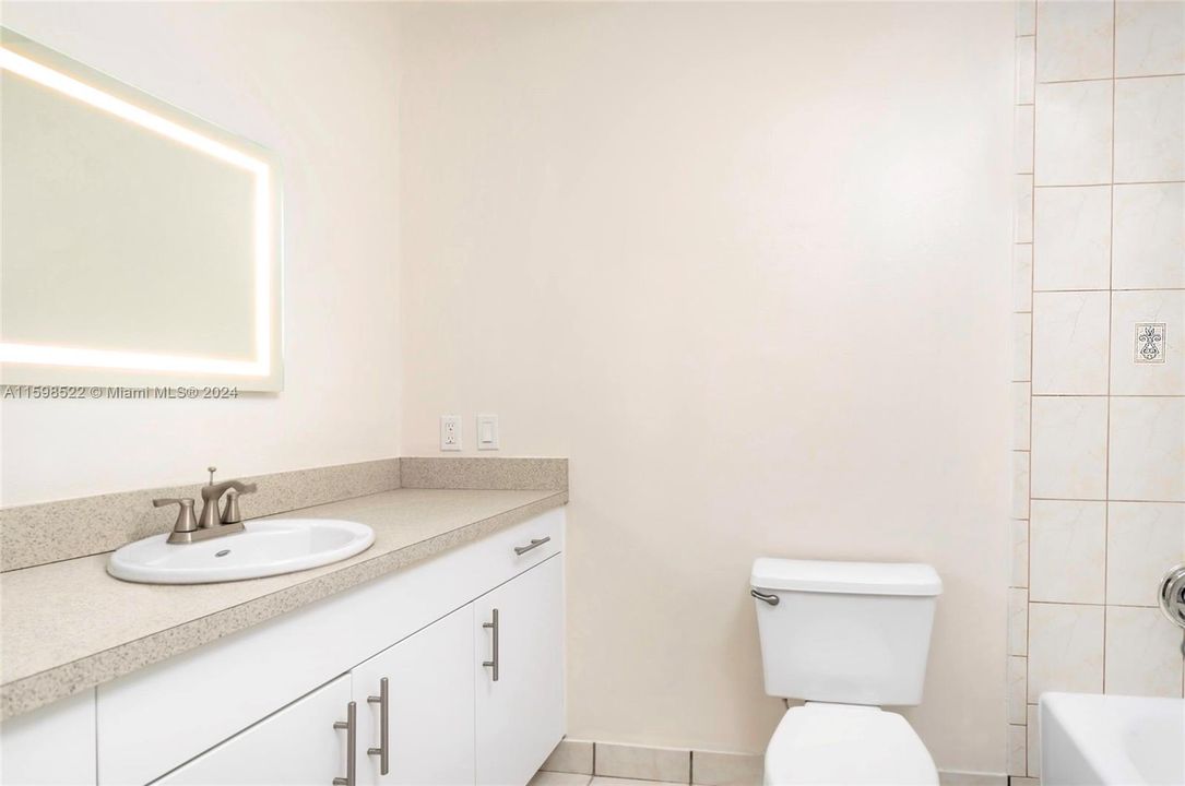 For Sale: $357,000 (2 beds, 1 baths, 1110 Square Feet)