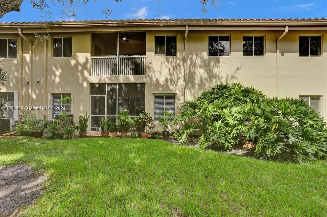 Active With Contract: $3,250 (3 beds, 2 baths, 1367 Square Feet)
