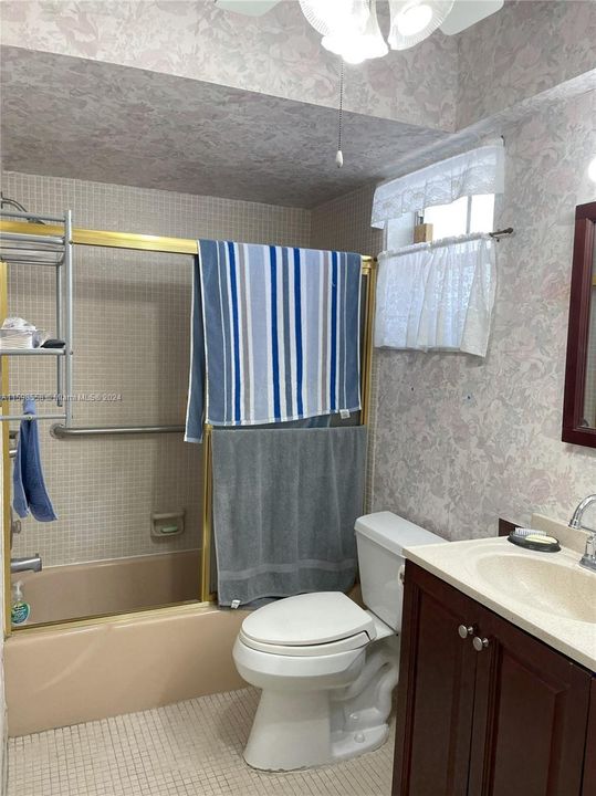 For Sale: $138,900 (1 beds, 1 baths, 697 Square Feet)