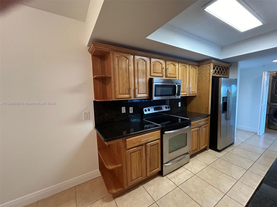 For Sale: $535,000 (2 beds, 2 baths, 1089 Square Feet)