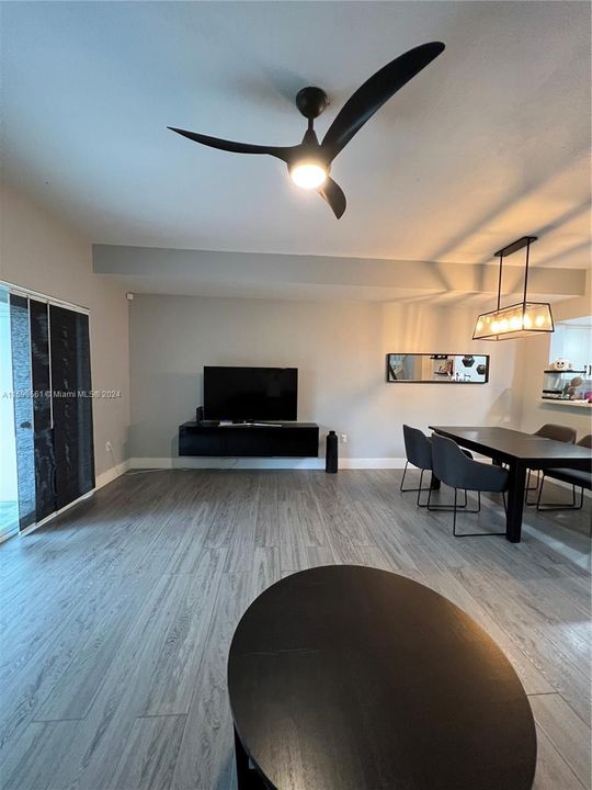 Active With Contract: $3,350 (3 beds, 2 baths, 1382 Square Feet)