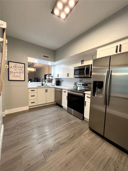 Active With Contract: $3,350 (3 beds, 2 baths, 1382 Square Feet)