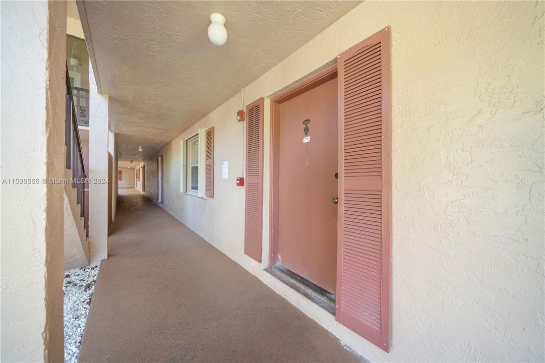 Recently Rented: $2,300 (2 beds, 2 baths, 986 Square Feet)