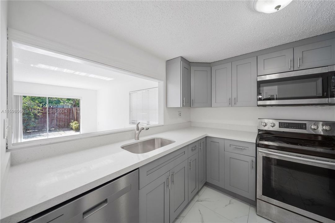 Recently Rented: $2,300 (2 beds, 2 baths, 986 Square Feet)