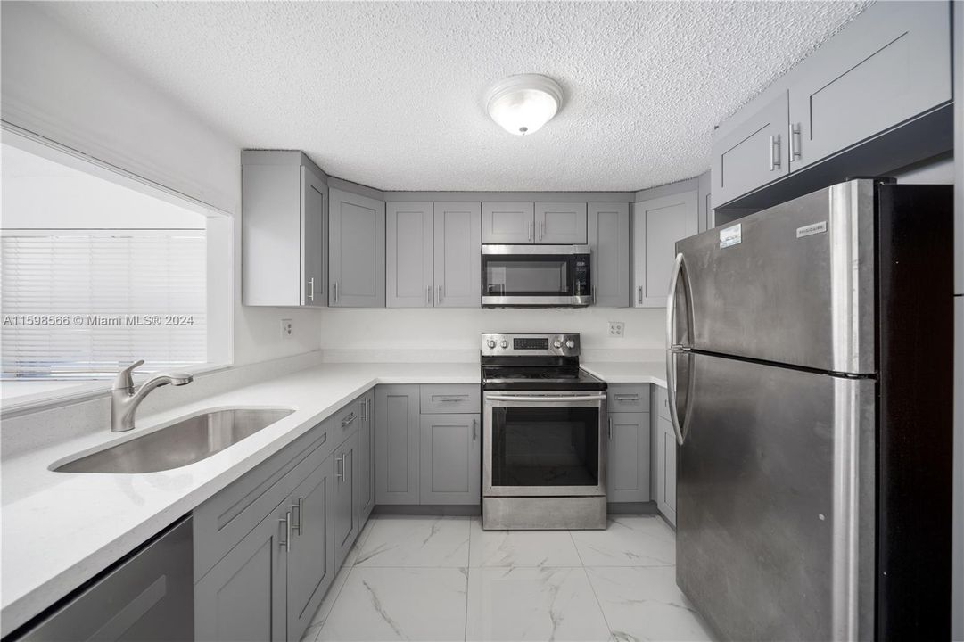 Recently Rented: $2,300 (2 beds, 2 baths, 986 Square Feet)