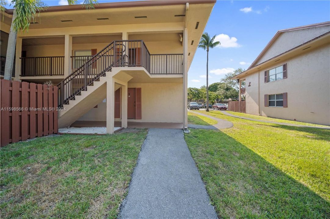 Recently Rented: $2,300 (2 beds, 2 baths, 986 Square Feet)