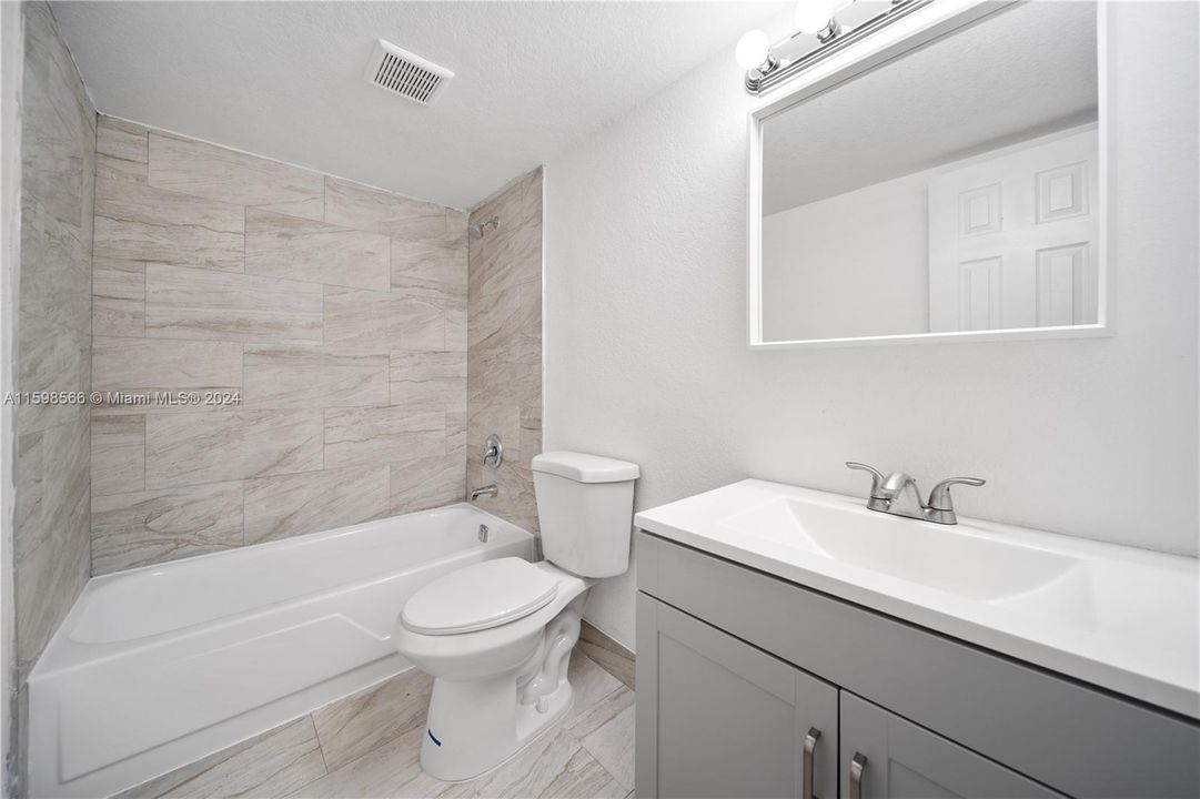 Recently Rented: $2,300 (2 beds, 2 baths, 986 Square Feet)