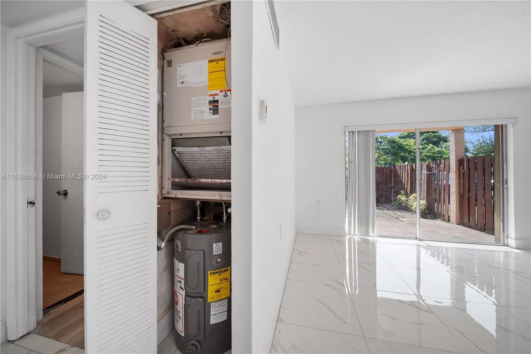 Recently Rented: $2,300 (2 beds, 2 baths, 986 Square Feet)