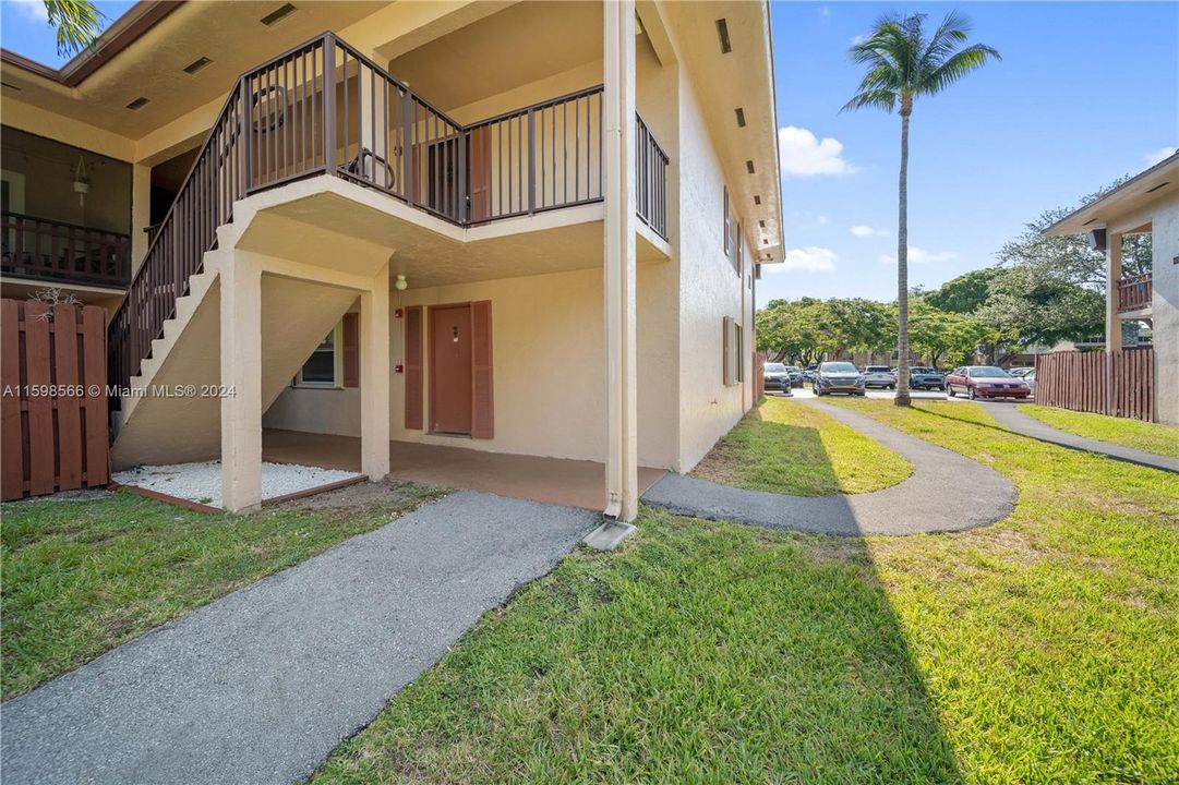 Recently Rented: $2,300 (2 beds, 2 baths, 986 Square Feet)