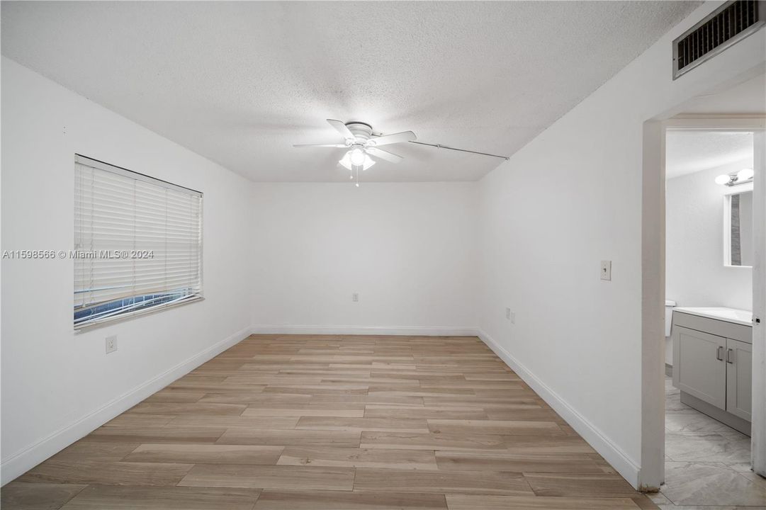 Recently Rented: $2,300 (2 beds, 2 baths, 986 Square Feet)