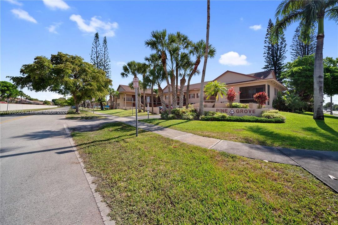 Recently Rented: $2,300 (2 beds, 2 baths, 986 Square Feet)