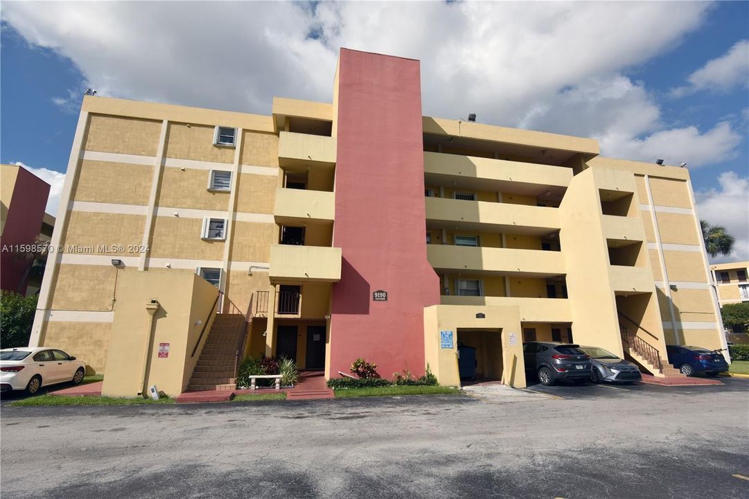 Active With Contract: $260,000 (1 beds, 1 baths, 838 Square Feet)