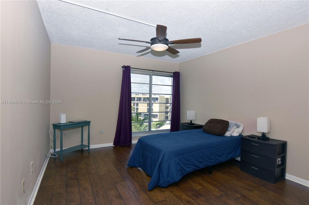 Recently Sold: $260,000 (1 beds, 1 baths, 838 Square Feet)