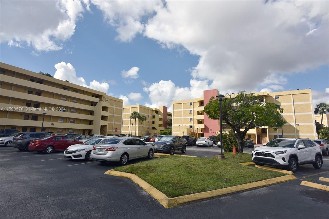 Recently Sold: $260,000 (1 beds, 1 baths, 838 Square Feet)