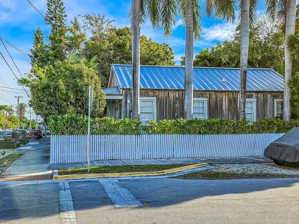 For Sale: $1,899,500 (3 beds, 2 baths, 0 Square Feet)