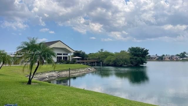 Recently Rented: $2,275 (2 beds, 2 baths, 1075 Square Feet)