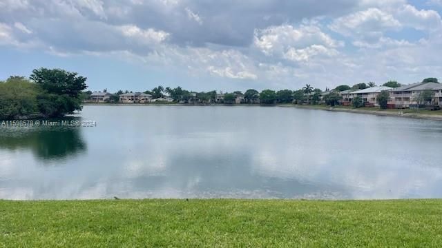 Recently Rented: $2,275 (2 beds, 2 baths, 1075 Square Feet)