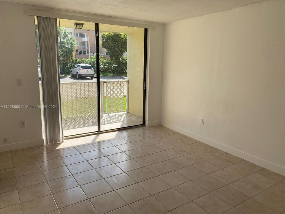 Active With Contract: $2,000 (2 beds, 2 baths, 867 Square Feet)