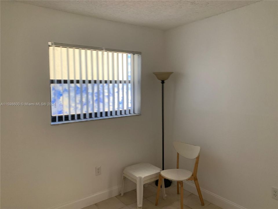 Active With Contract: $2,000 (2 beds, 2 baths, 867 Square Feet)