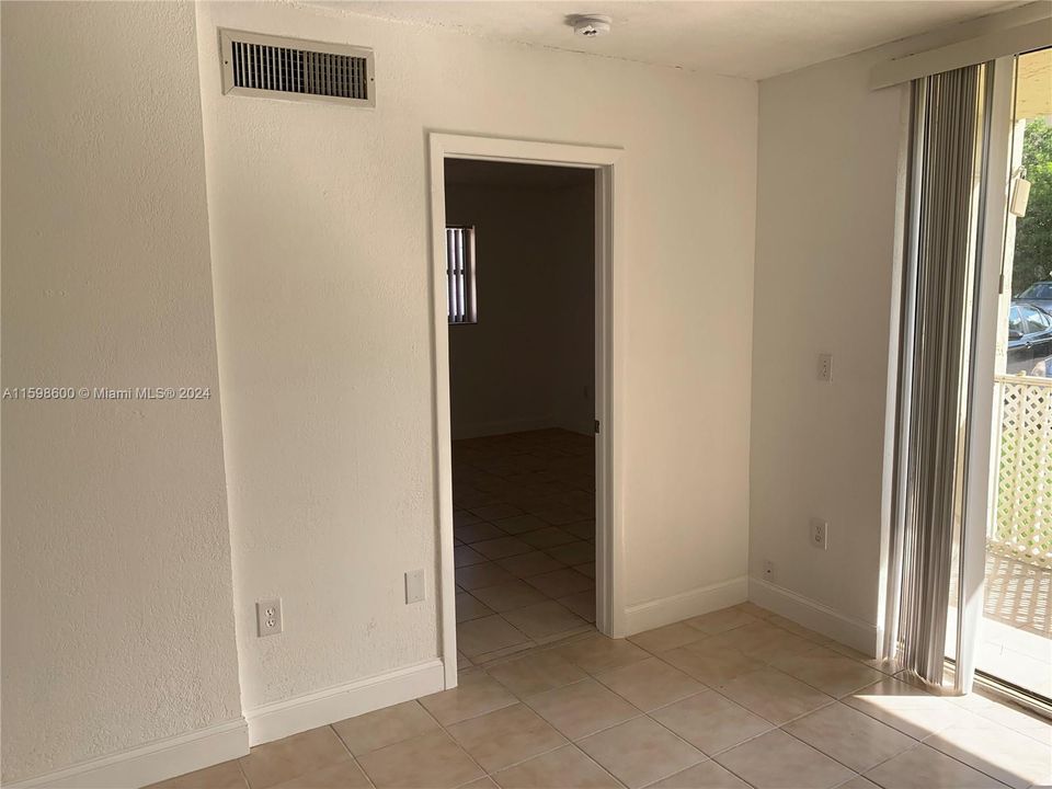 Active With Contract: $2,000 (2 beds, 2 baths, 867 Square Feet)