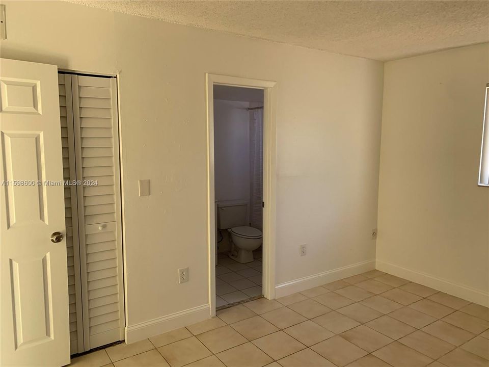 Active With Contract: $2,000 (2 beds, 2 baths, 867 Square Feet)