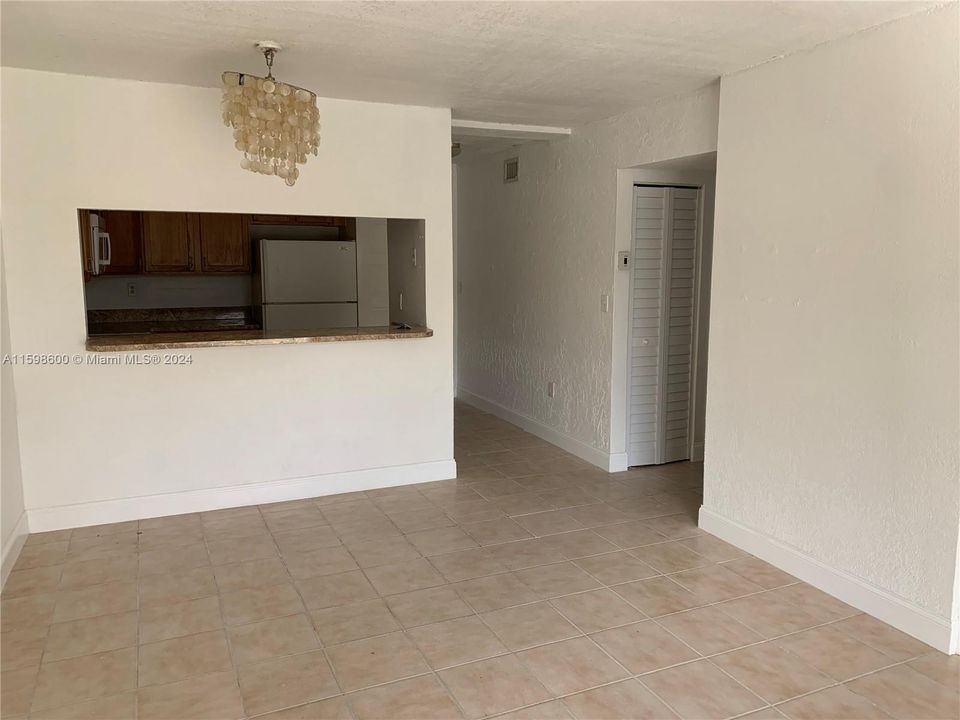 Active With Contract: $2,000 (2 beds, 2 baths, 867 Square Feet)