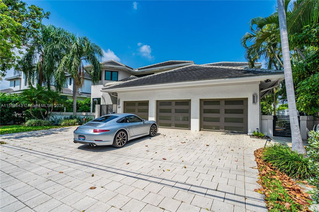 For Sale: $5,999,900 (5 beds, 3 baths, 4858 Square Feet)