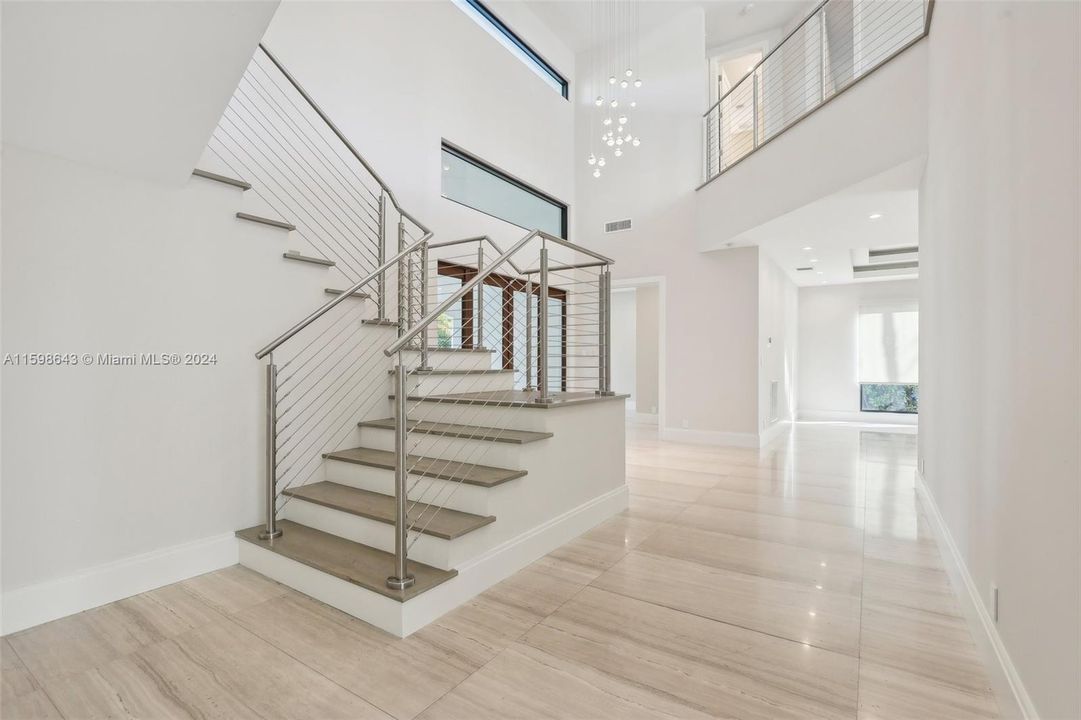 Под контрактом: $5,275,000 (5 спален, 3 ванн, 4858 Квадратных фут)