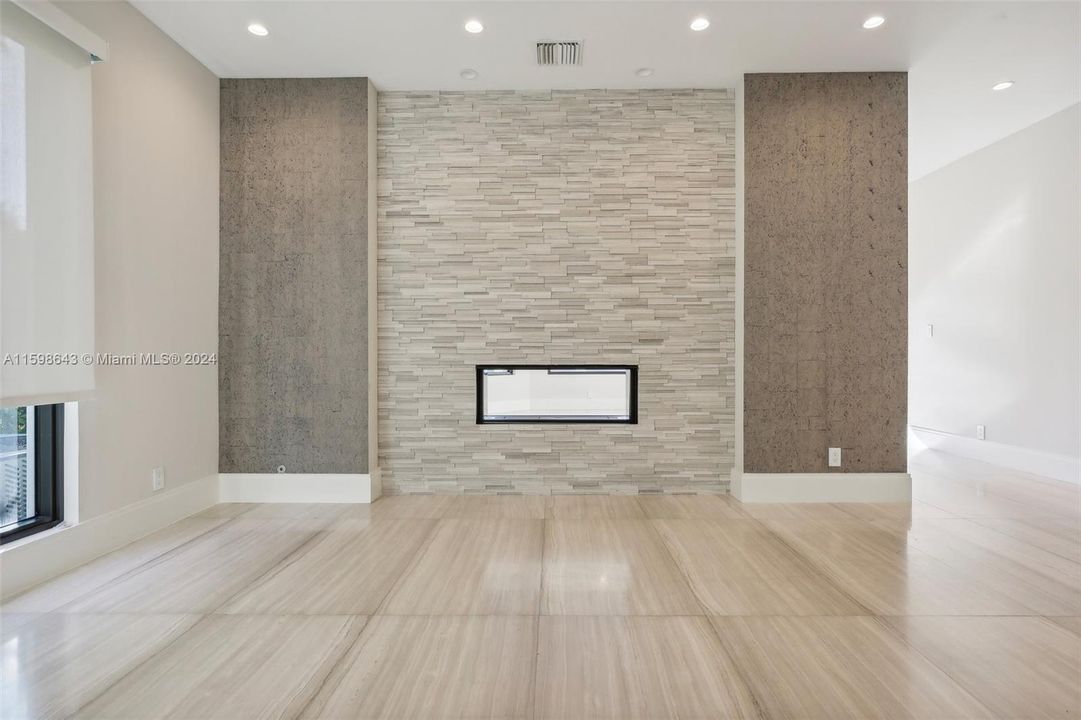 Под контрактом: $5,275,000 (5 спален, 3 ванн, 4858 Квадратных фут)